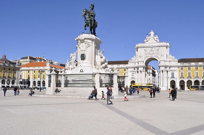 Owning a resident real estate in Portugal